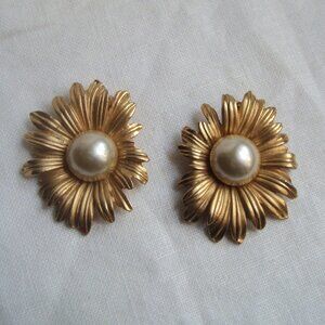 Vintage Statement Pearl Gold Flower Clip On Earrings